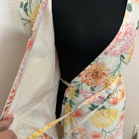 Yumi Kim Weekender Ivory Santorini Hydrangea Wrap Dress - Small - Picture 6 of 10